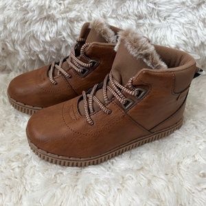 NWT Oshkosh brown boots - vegan leather, fur, and laces, size 1
